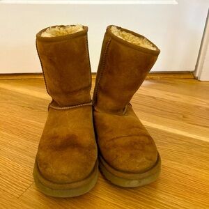 UGG Classic Short Boot for Women, Size 7- Brown